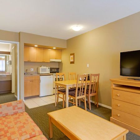 Econo Lodge Inn & Suites North Vancouver Eksteriør billede