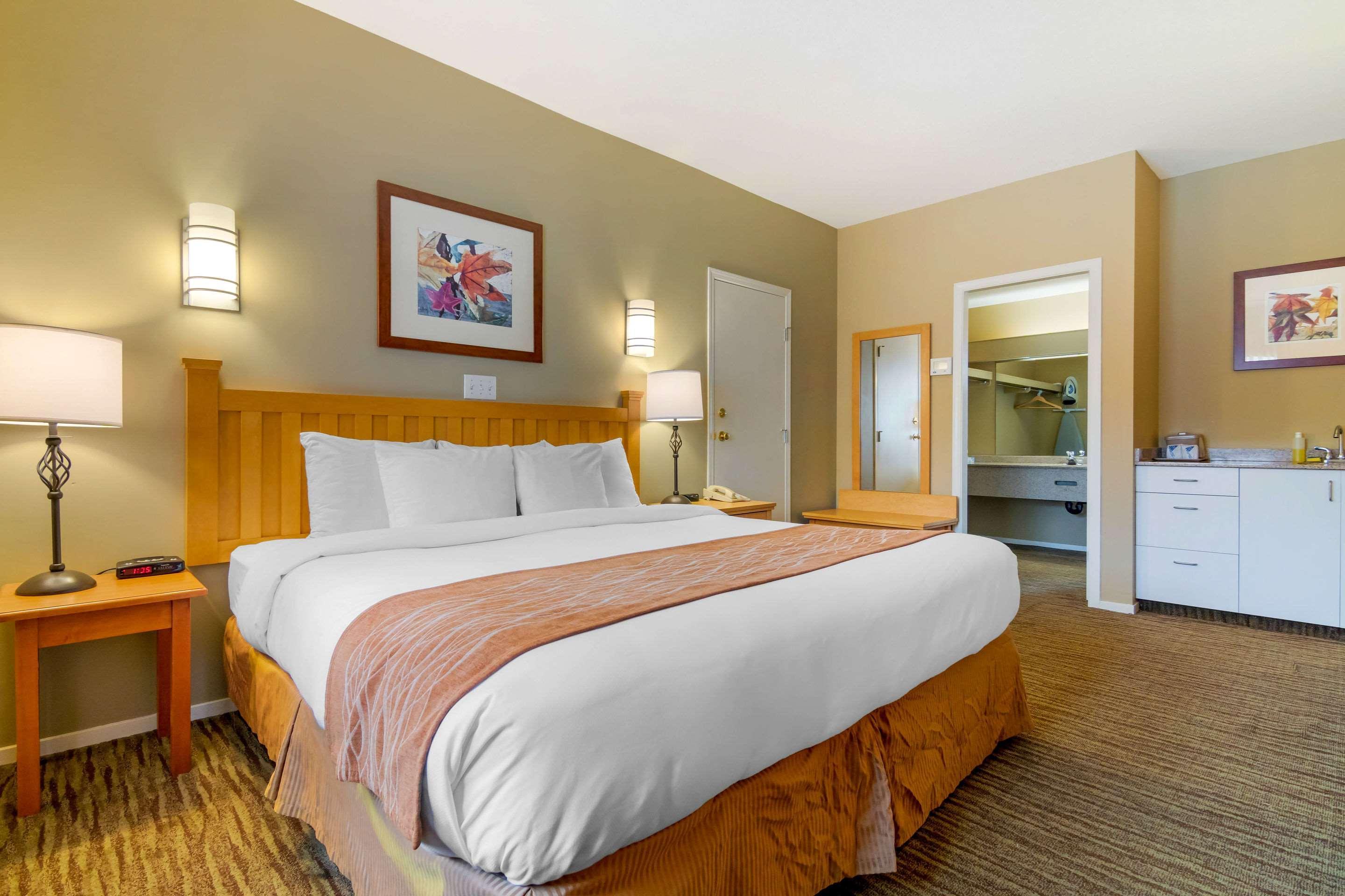 Econo Lodge Inn & Suites North Vancouver Eksteriør billede