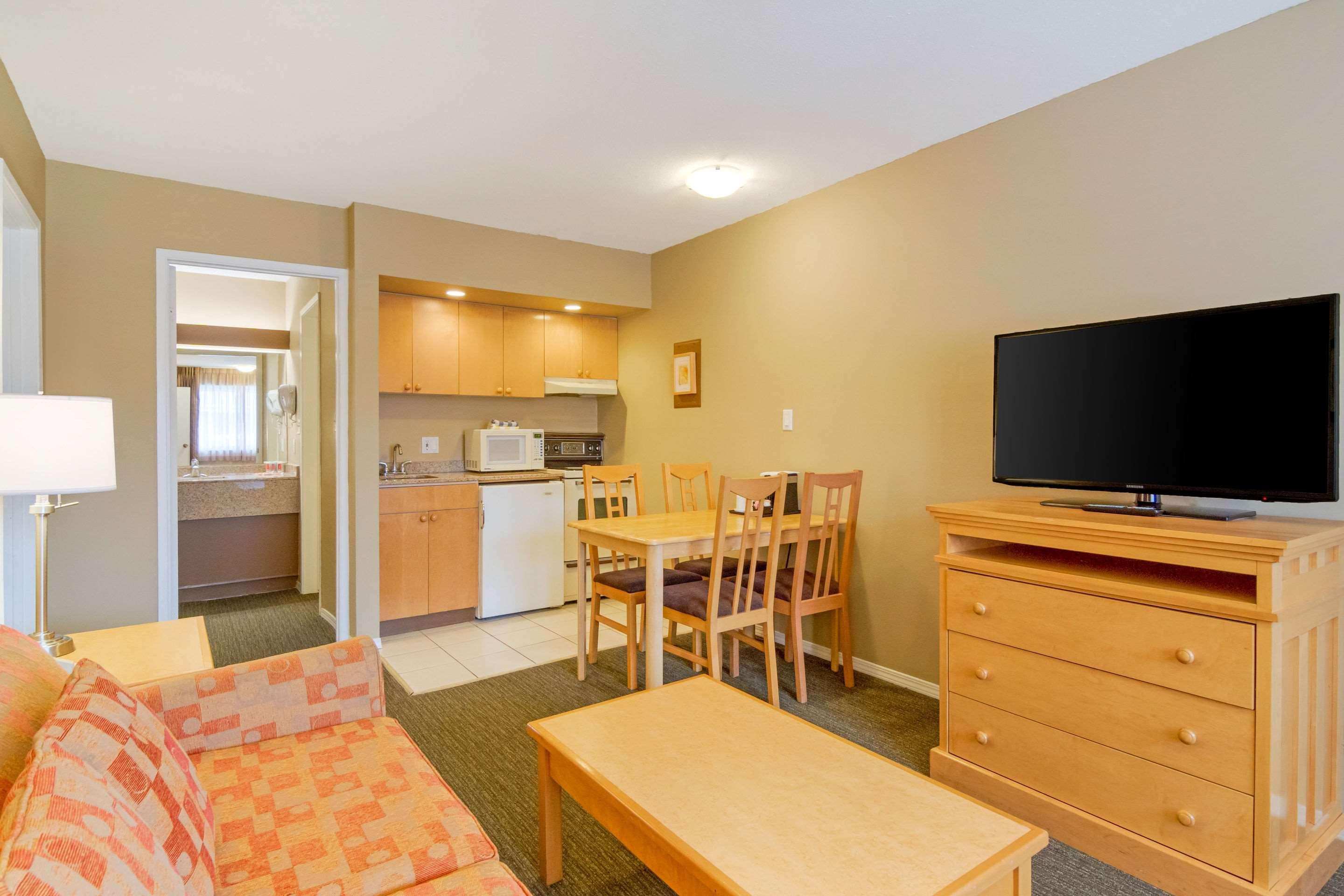 Econo Lodge Inn & Suites North Vancouver Eksteriør billede