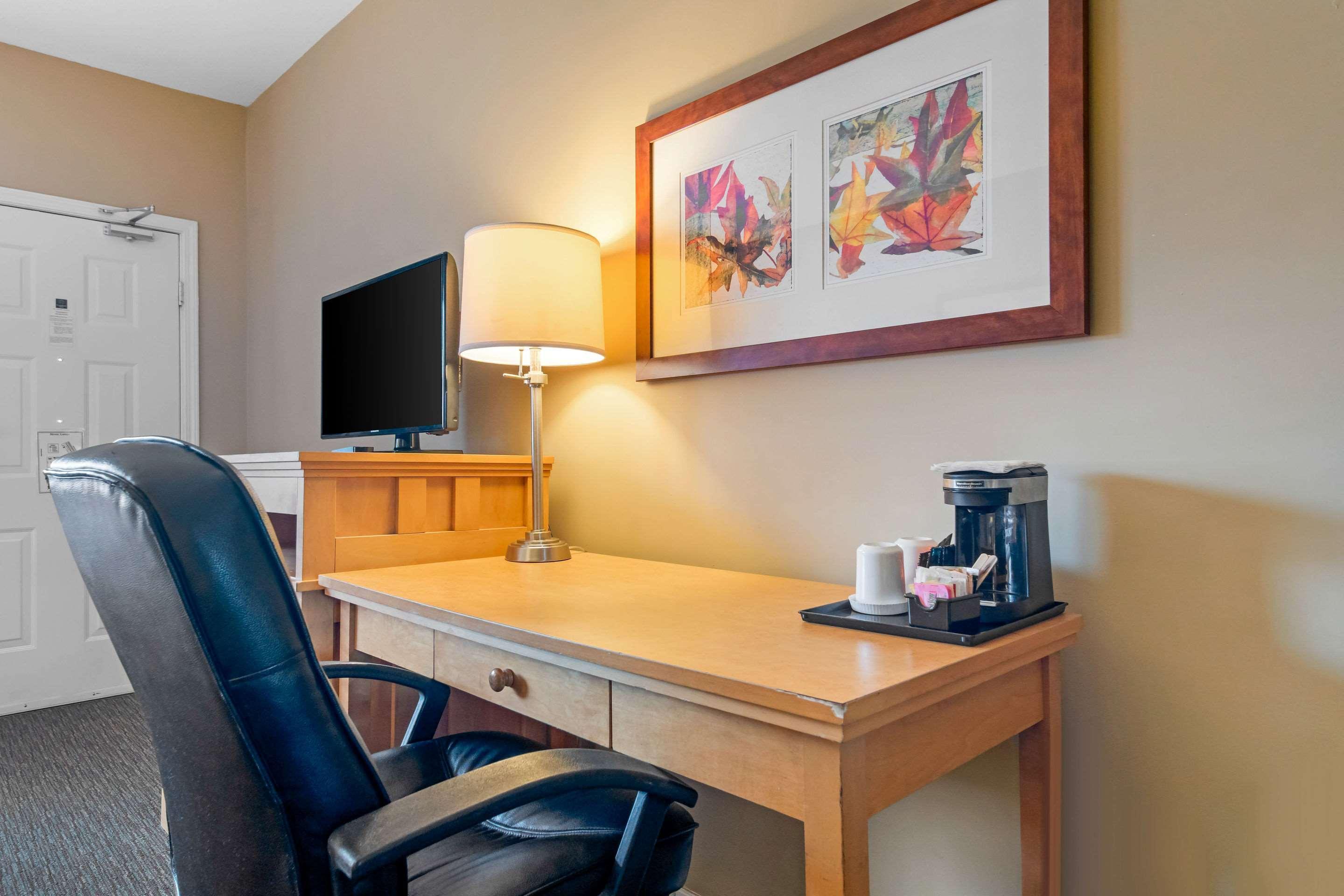 Econo Lodge Inn & Suites North Vancouver Eksteriør billede