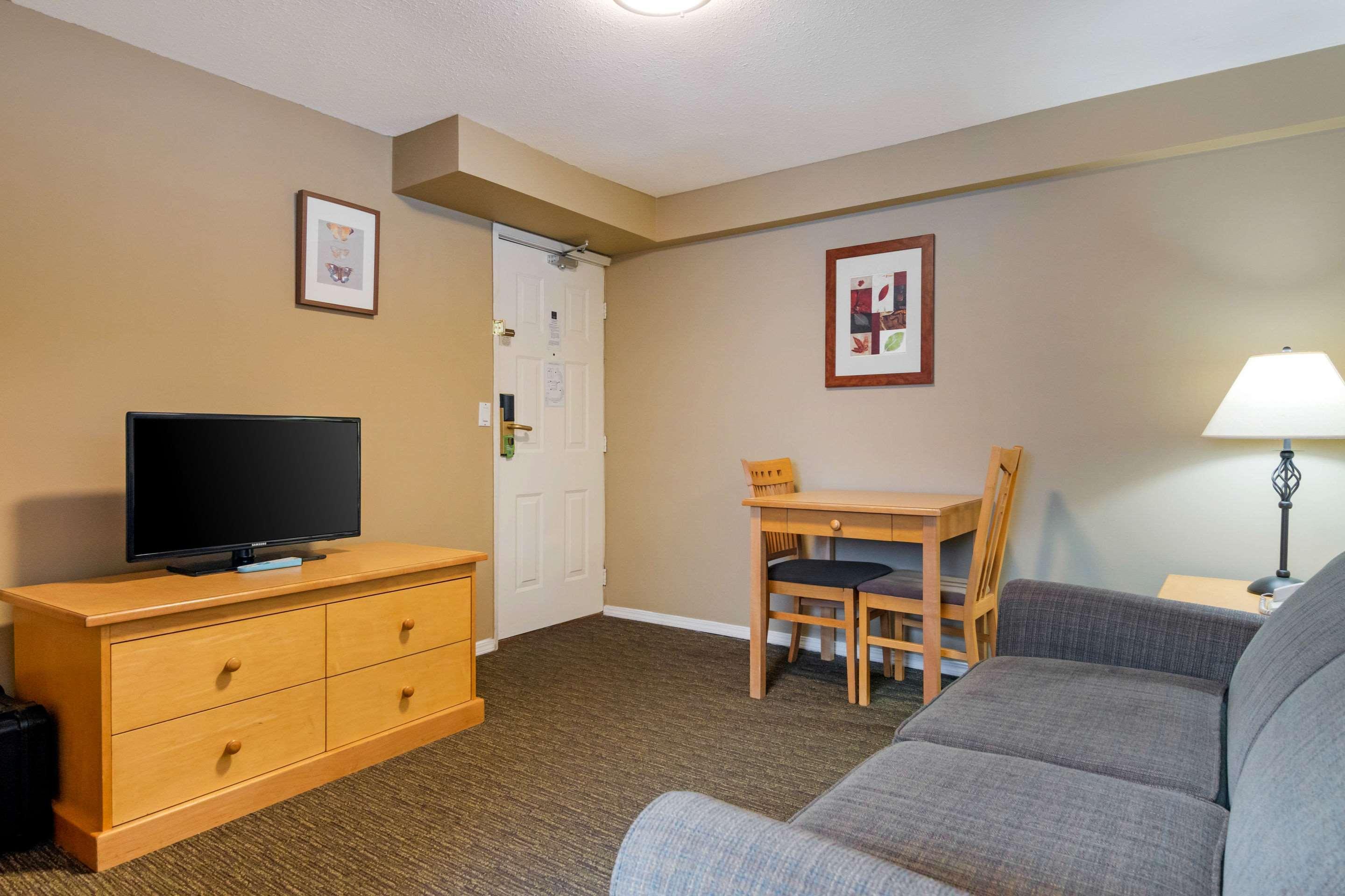 Econo Lodge Inn & Suites North Vancouver Eksteriør billede