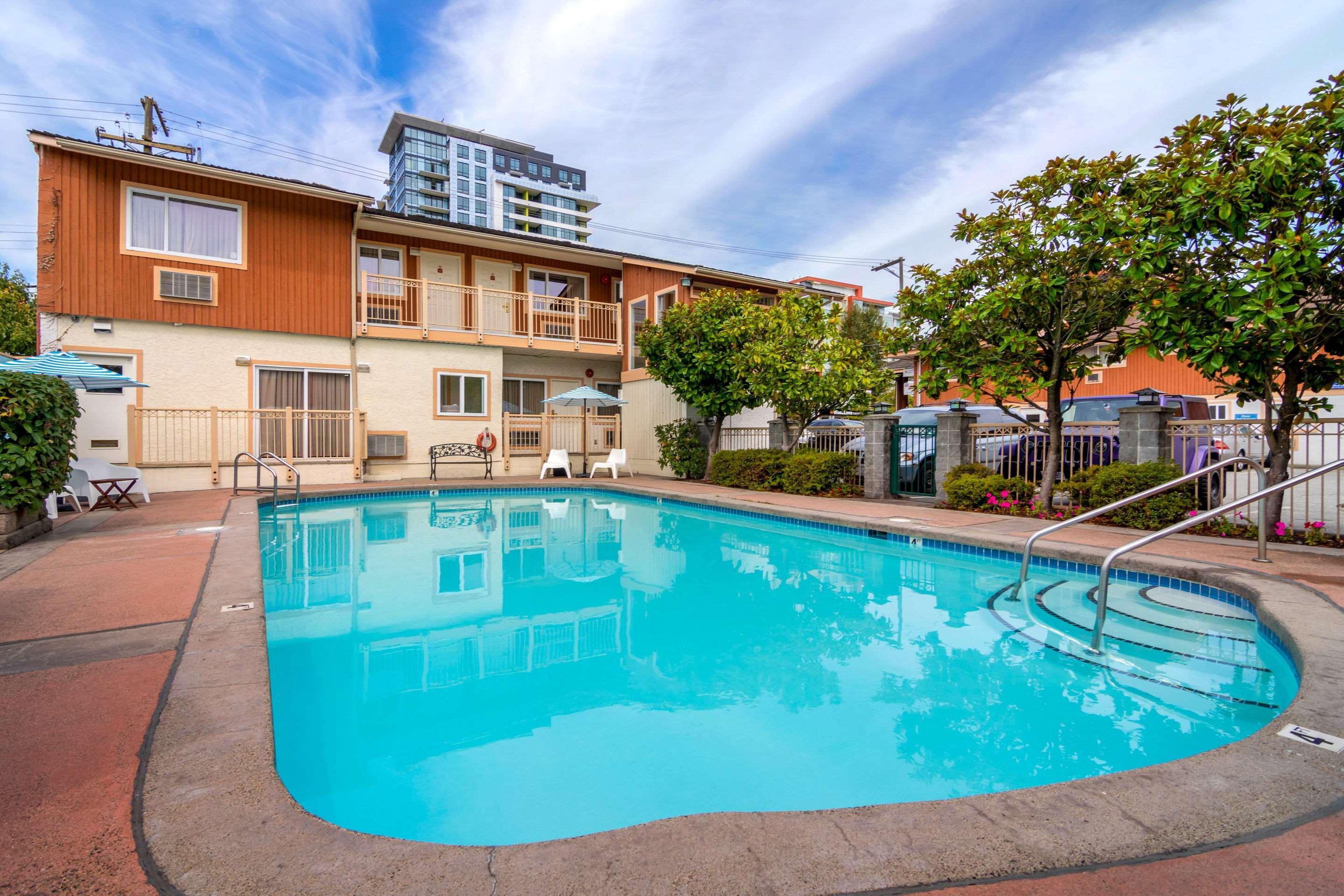 Econo Lodge Inn & Suites North Vancouver Eksteriør billede