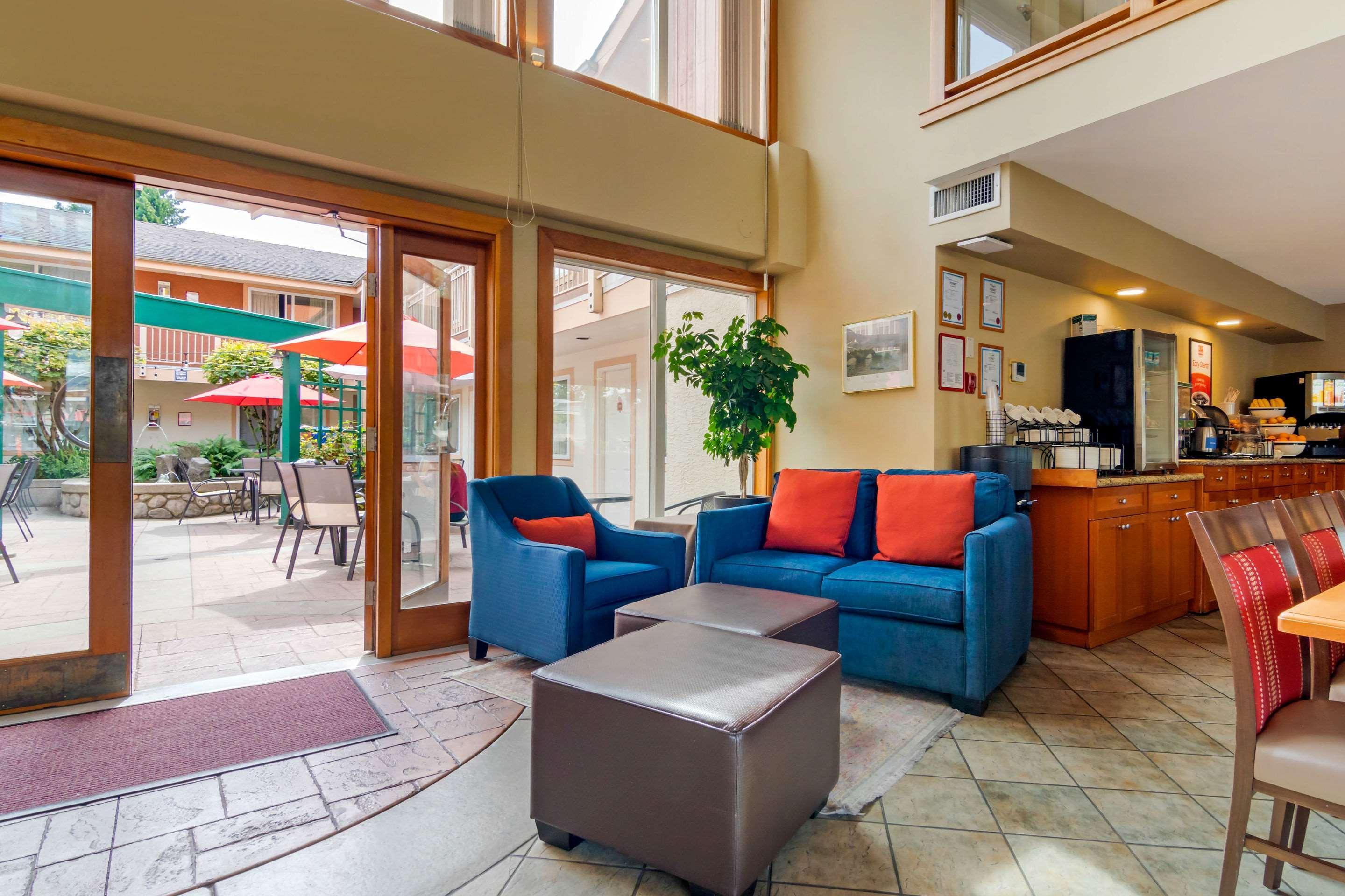 Econo Lodge Inn & Suites North Vancouver Eksteriør billede