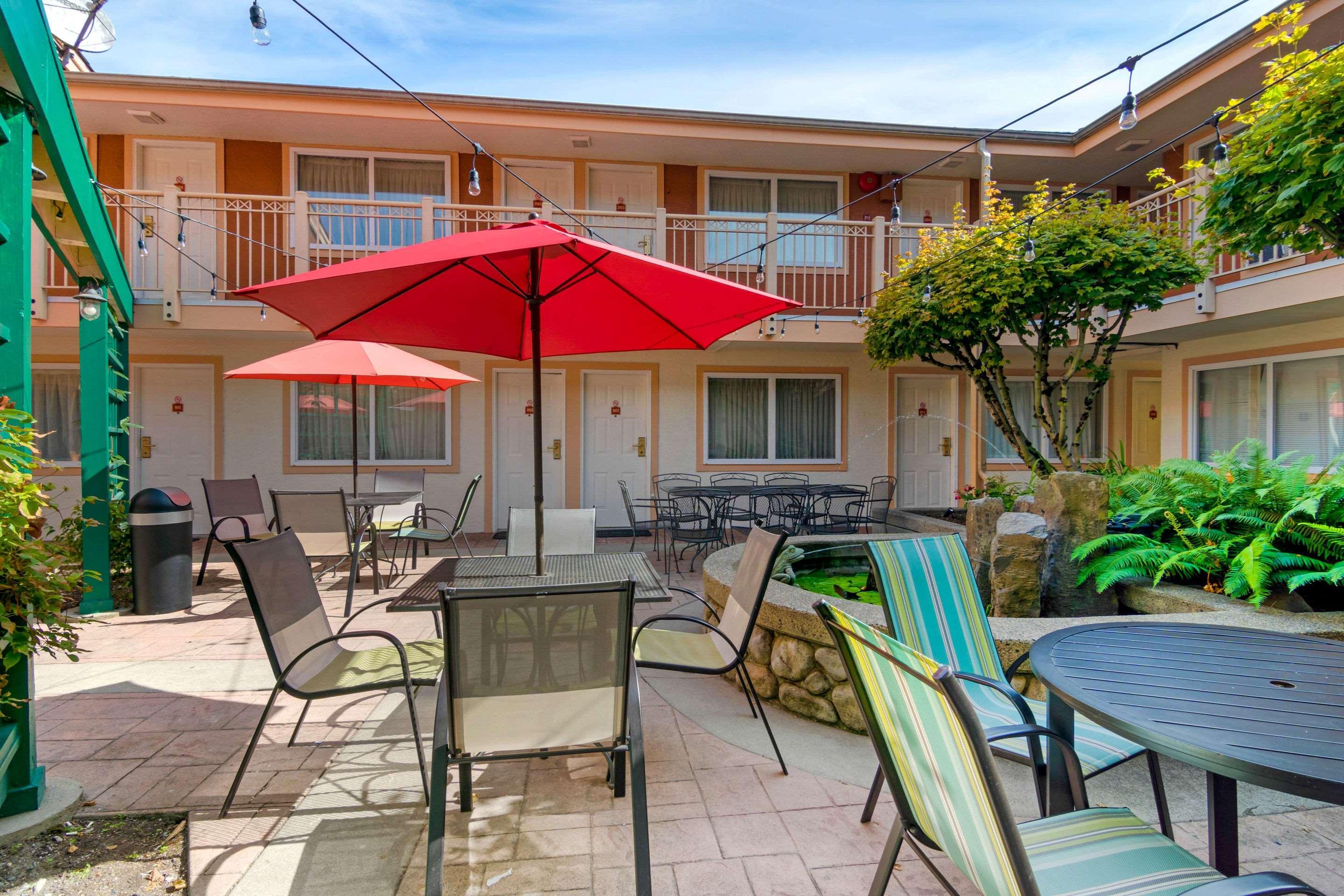 Econo Lodge Inn & Suites North Vancouver Eksteriør billede