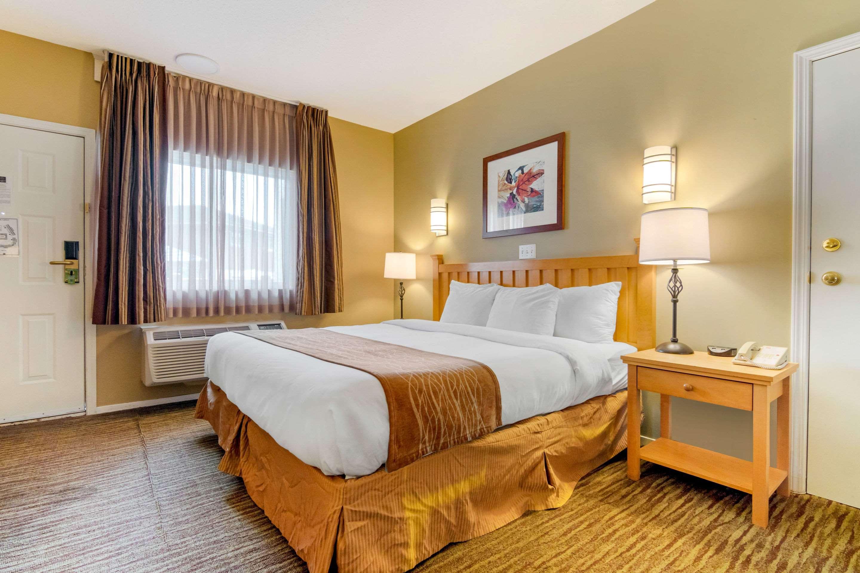 Econo Lodge Inn & Suites North Vancouver Eksteriør billede