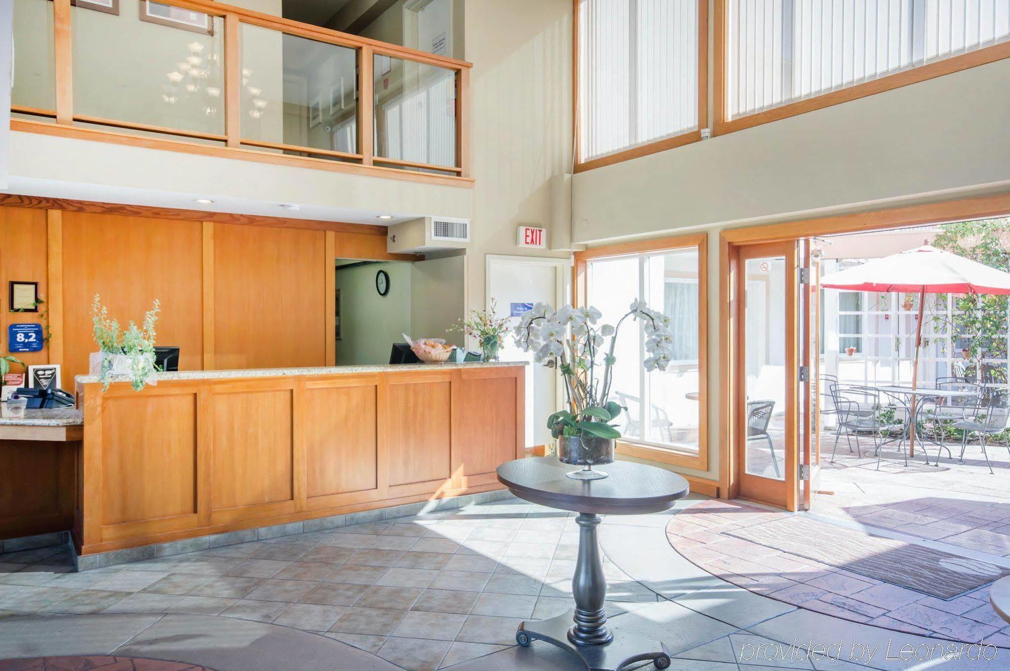 Econo Lodge Inn & Suites North Vancouver Eksteriør billede