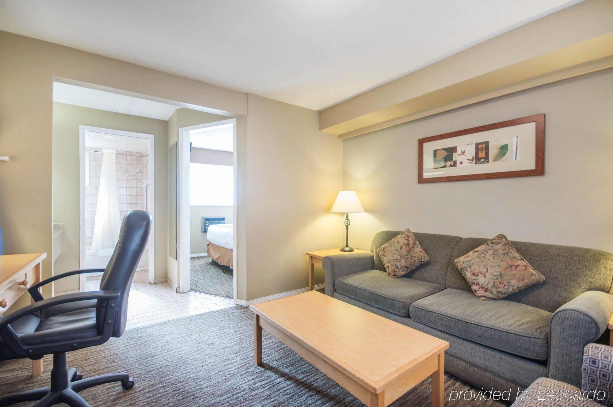 Econo Lodge Inn & Suites North Vancouver Eksteriør billede