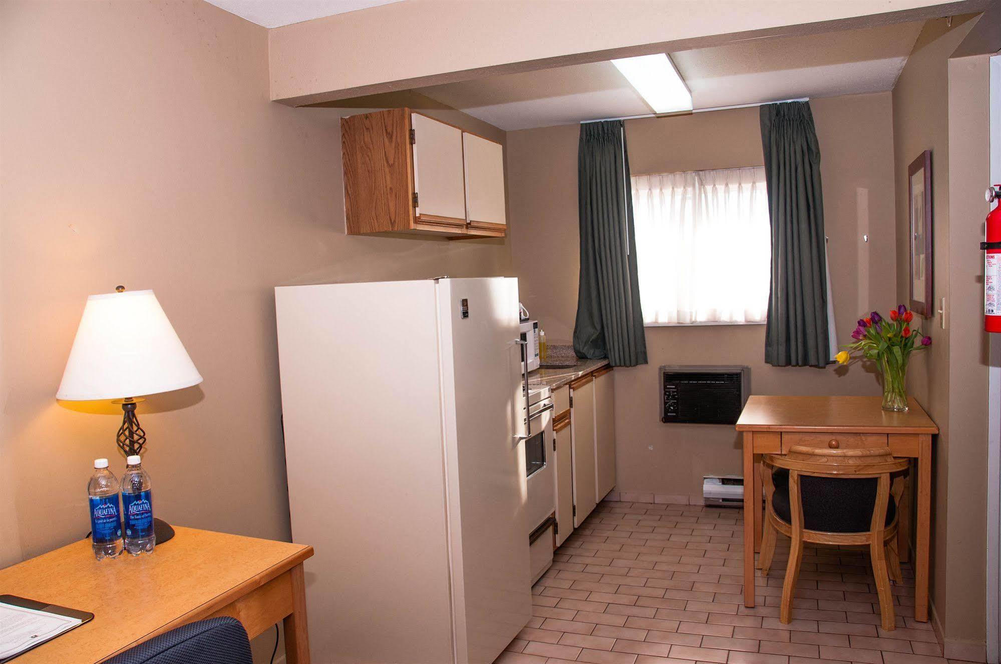 Econo Lodge Inn & Suites North Vancouver Eksteriør billede